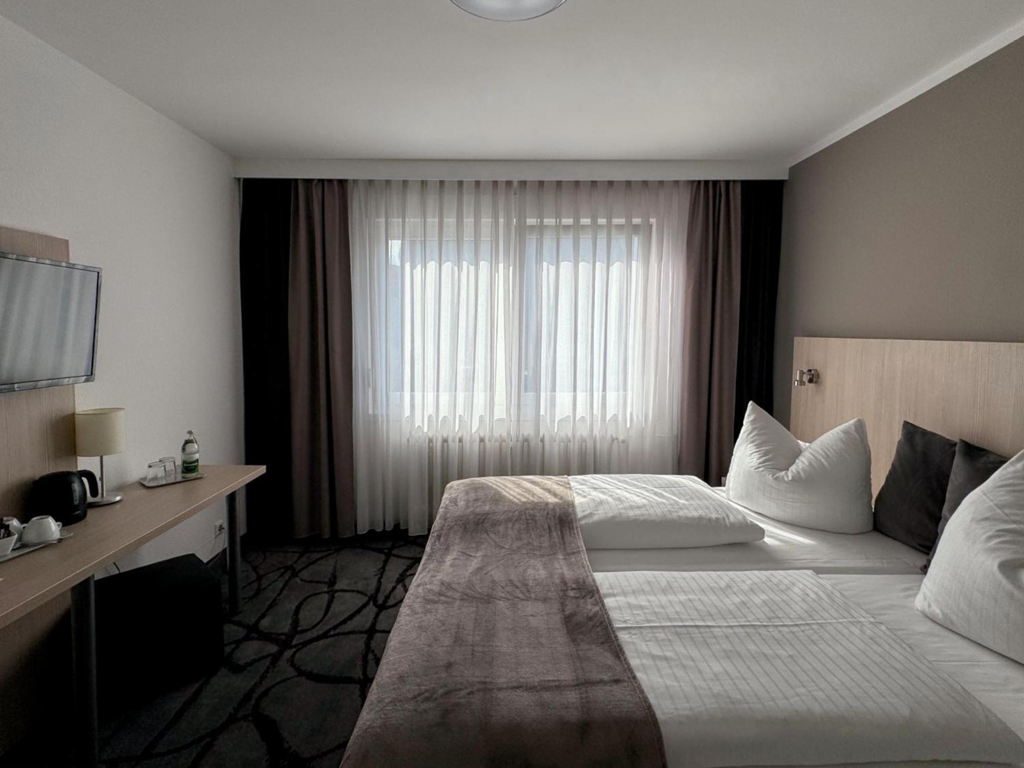 Eisberg Hotel Schwanen Lahr  Bagian luar foto