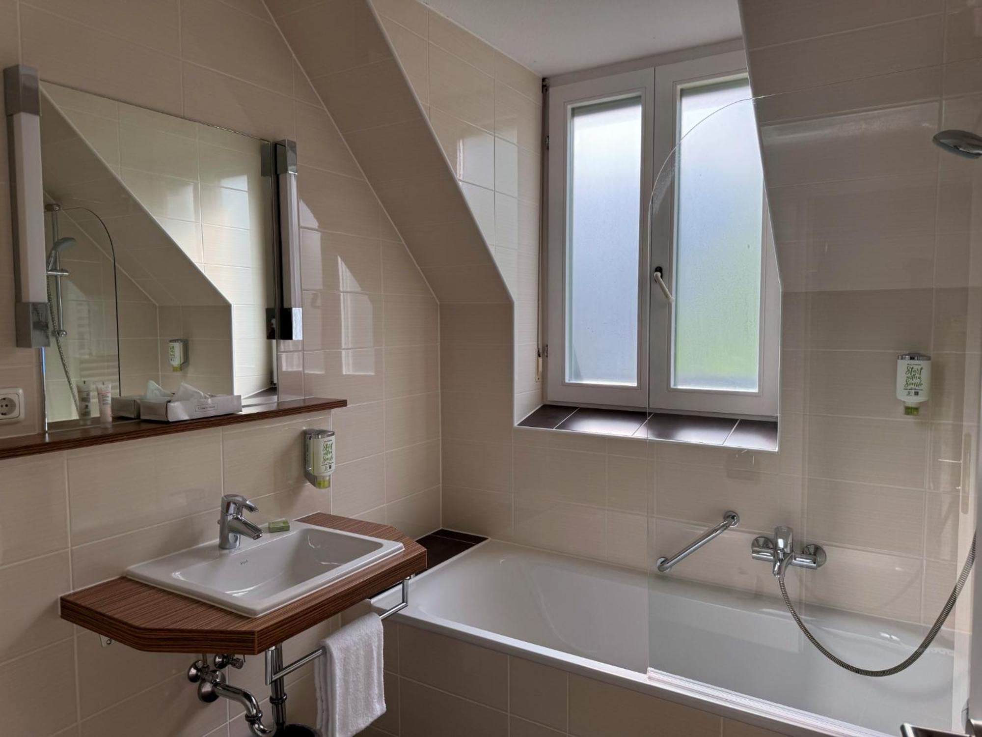 Eisberg Hotel Schwanen Lahr  Bagian luar foto