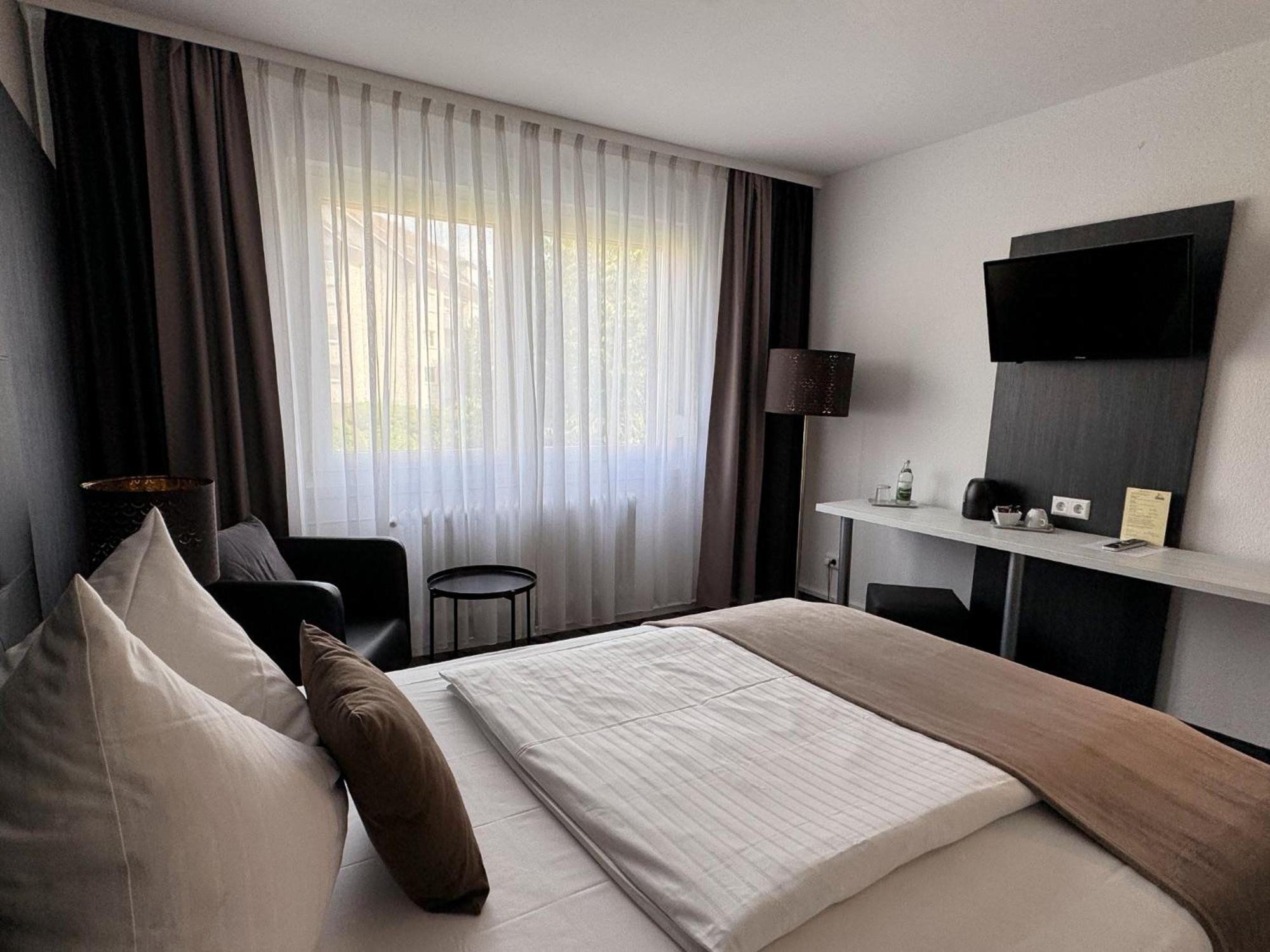 Eisberg Hotel Schwanen Lahr  Bagian luar foto